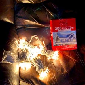 Brand NEW clear/white bulb indoor/outdoor icicle lights!